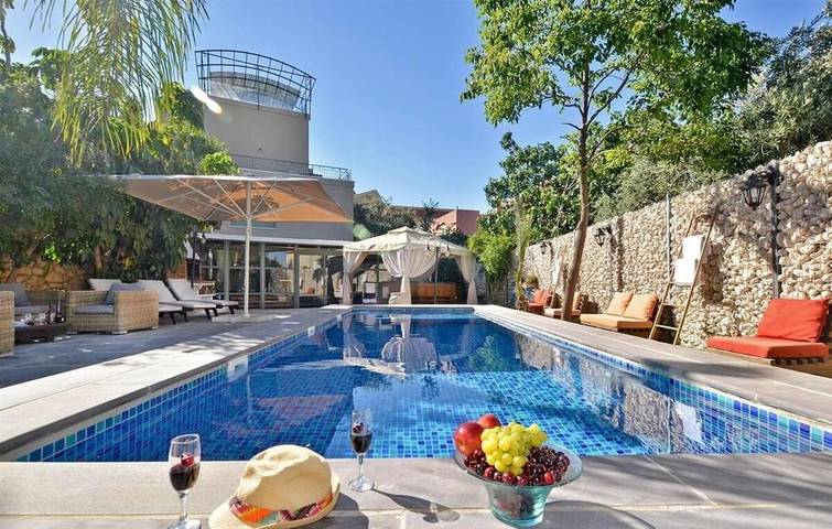 Appartement de vacances pour 20 personnes, avec jardin et sauna ainsi que piscine et jacuzzi