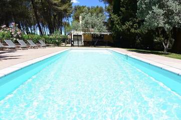 Location de vacances pour 14 personnes, avec jardin et jacuzzi à Plan-d'Orgon