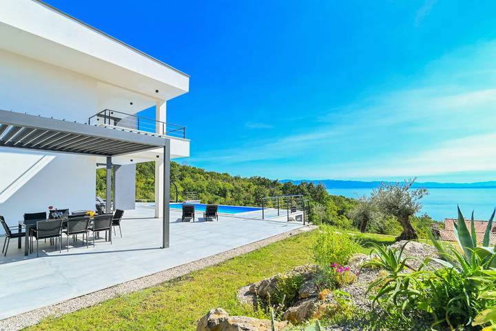 Villa pour 8 personnes, avec piscine et jacuzzi ainsi que balcon et jardin dans Grad Opatija - 2