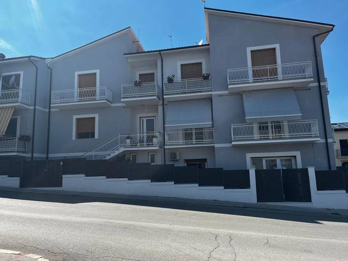 Gîte pour 4 personnes, avec Balcon ainsi que Terrasse et Vue à San Martino in Pensilis