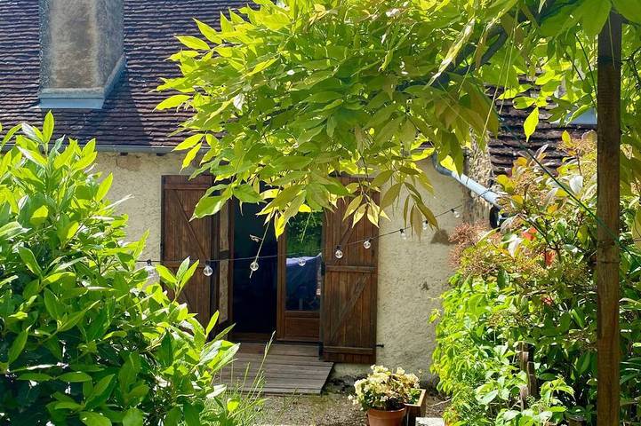 Gîte pour 3 personnes, avec jardin, animaux acceptés à Badefols-d'Ans