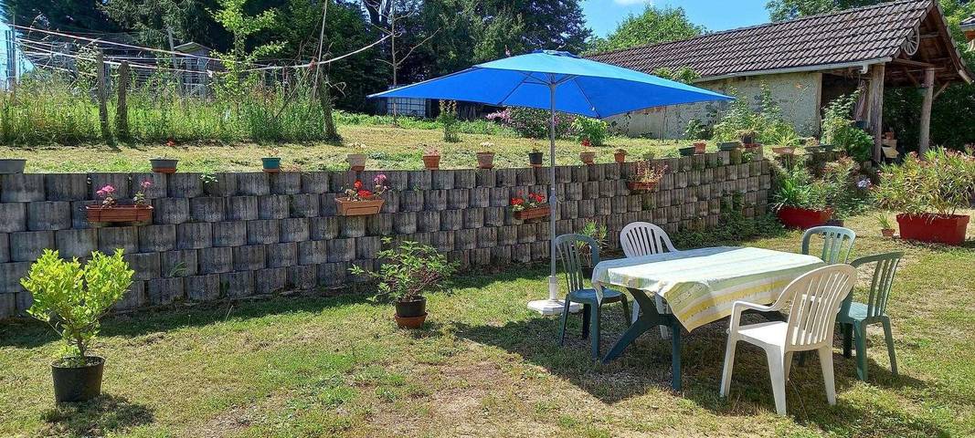 Gîte pour 5 personnes, avec jardin dans Saint-Genix-les-Villages - 2