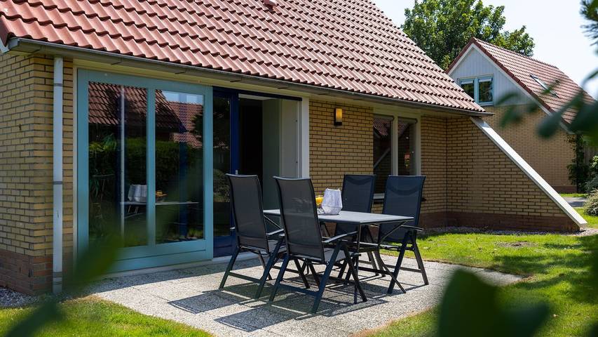 Vakantiehuis voor 7 personen, met zwembad en tuin in Andijk