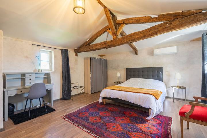 Pequeña casa "Gîte Le Chai" con piscina compartida, Wi-Fi y aire acondicionado in Saint-Romain-de-Benet, Saintes region