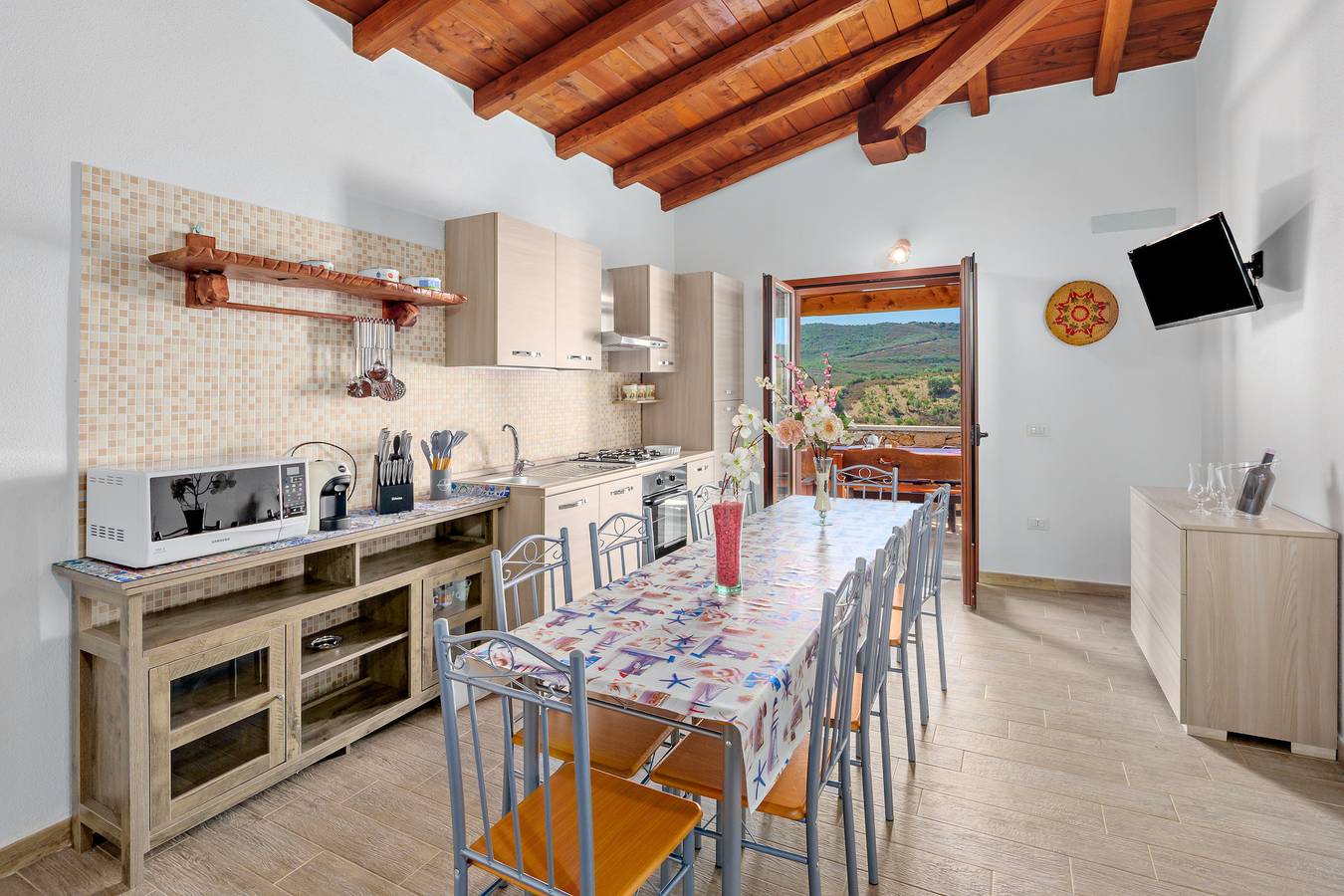 Ferienhaus 'La Minda' mit Bergblick, privater Terrasse und Wlan in Franculacciu, San Teodoro