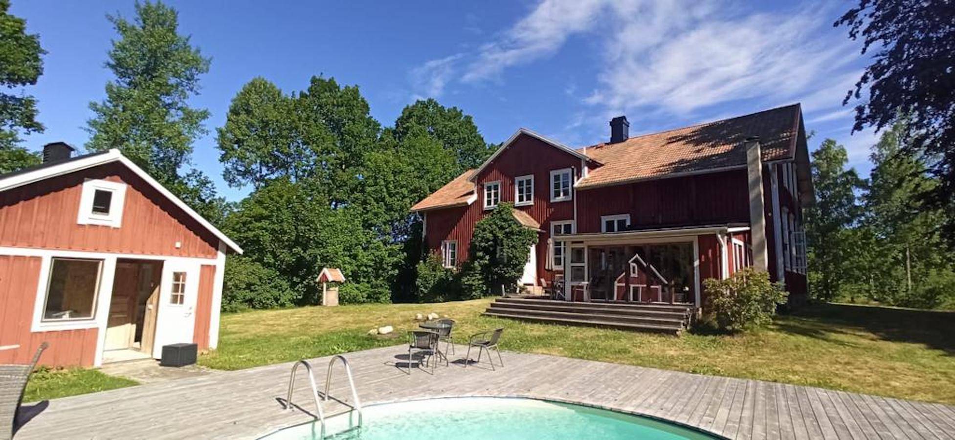 Grosses, geräumiges Ferienhaus in Alleinlage mit Wintergarten - Hot tub - Pool - Sauna in Kronoberg