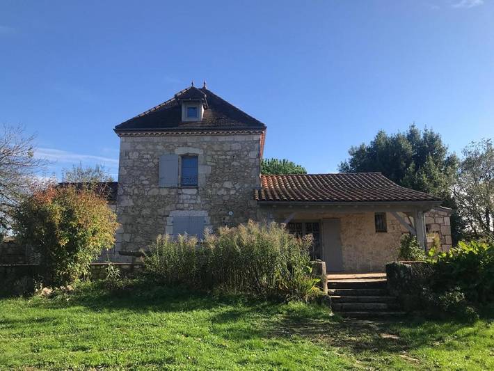 Location de vacances pour 5 personnes, avec vue ainsi que terrasse et piscine à Castella (homonymie)