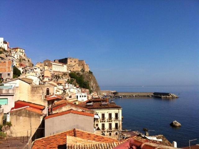 Location de vacances pour 4 personnes, avec balcon, animaux acceptés à Scilla - 2