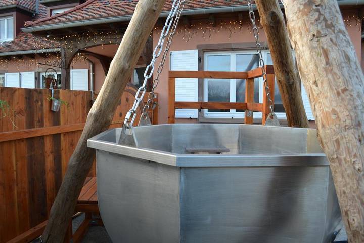 Alojamiento y desayuno para 3 personas, con vistas además de piscina y jardín - 1