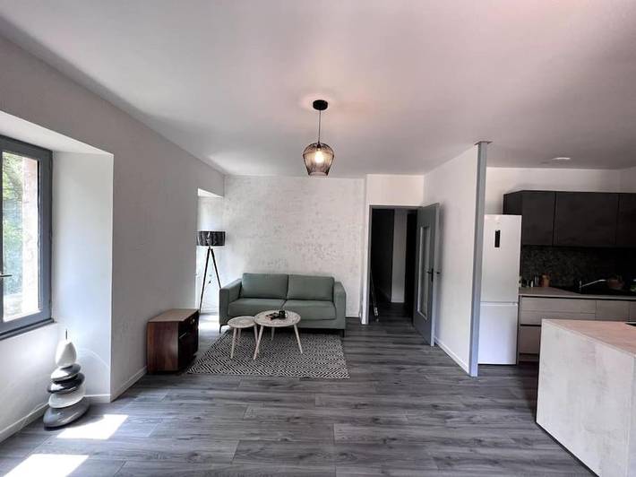 Location de vacances pour 22 personnes, avec jardin et vue ainsi que piscine et terrasse dans Largentière - 2