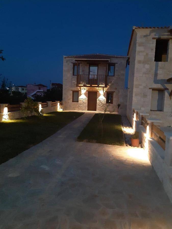 Location de vacances pour 5 personnes, avec Balcon et Jacuzzi ainsi que Terrasse et Jardin à Afitos