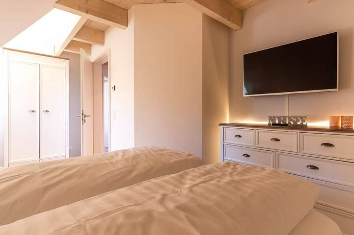 Dünenstieg acht - wunderschöne und hochwertige Reethaushälfte in toller Lage! in St. Peter-Bad, St. Peter-Ording