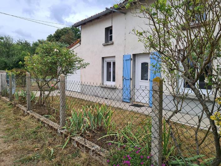 Gîte pour 9 personnes, avec jardin, adapté aux familles à Brillac