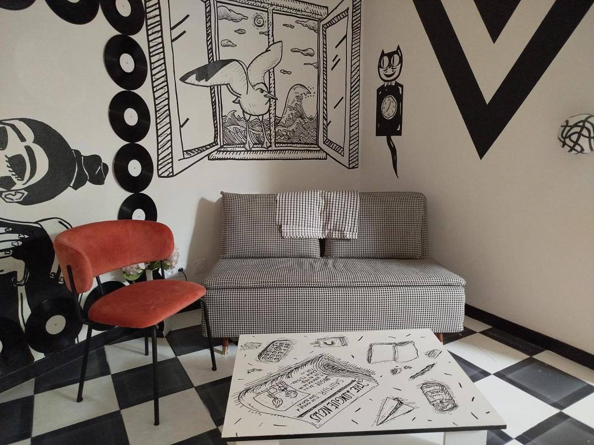 Appartement entier, One-Bedroom House in Longué-Jumelles, Vallée de la Loire