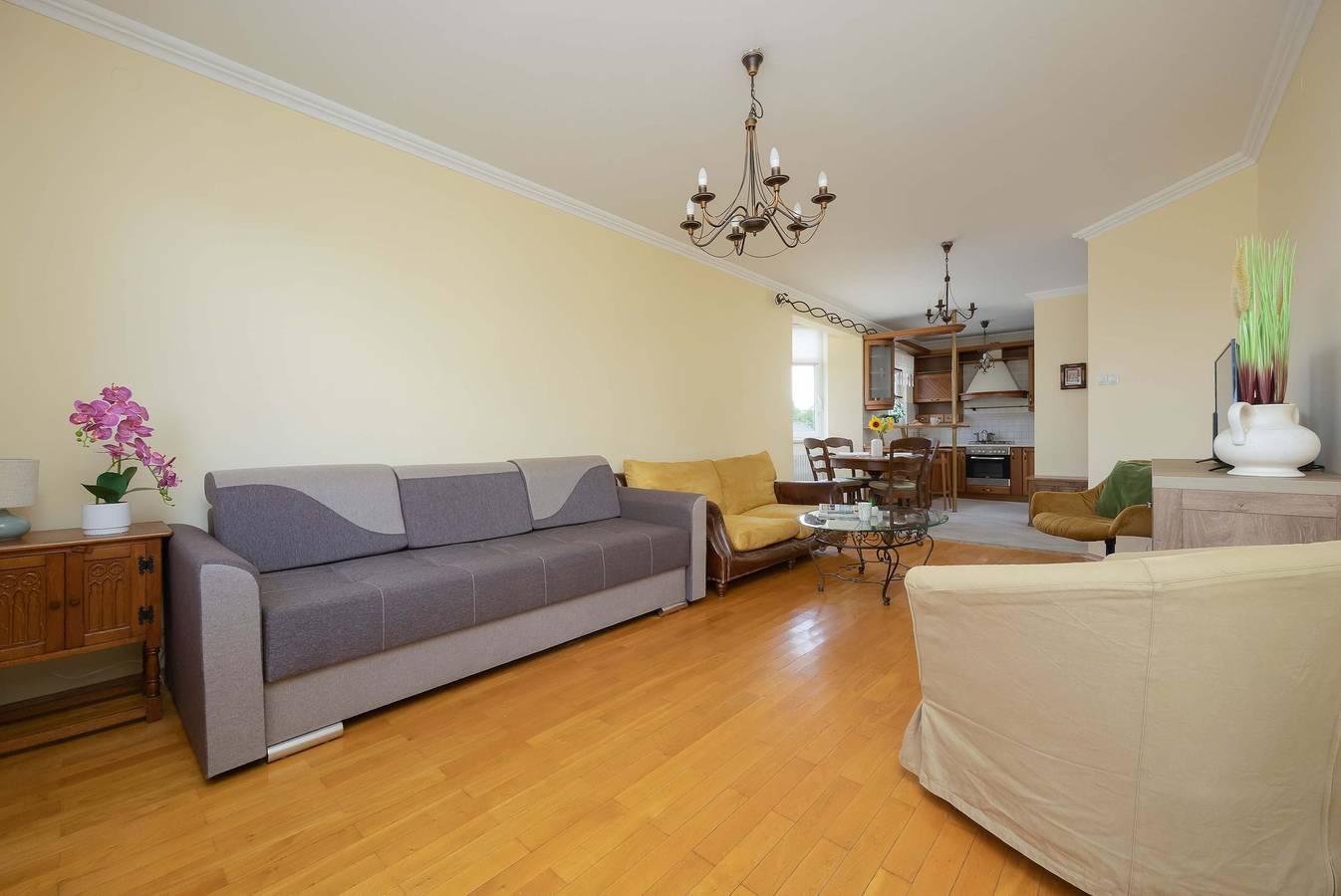 Entire apartment, Practical Apartment in Bialoleka | Balcony and Parking in Białołęka, Warsaw