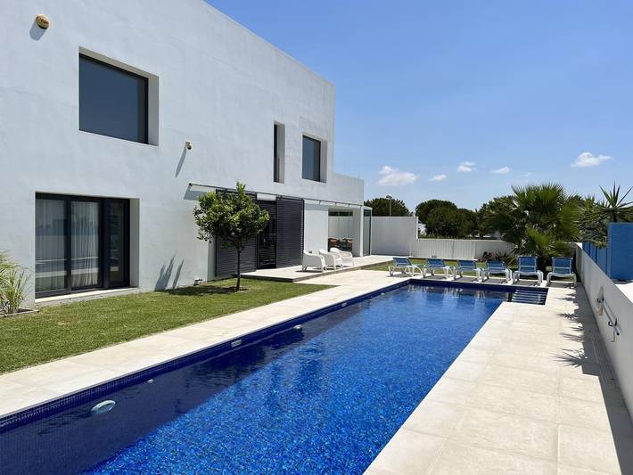 Villa pour 6 personnes, avec vue sur l’océan ainsi que balcon et piscine, adapté aux familles à Conil de la Frontera
