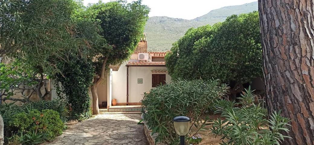 Casa vacanza per 5 persone, con Terrazza e Giardino nonché Panorama a Castelluzzo