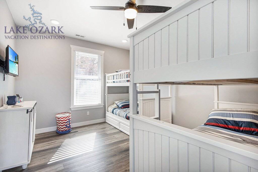 Bare Feet Retreat! Swim Dock, 5 Decks, Elevator, Gaming Room, Bagnell Dam Strip! in Lake Ozark, Lake of the Ozarks