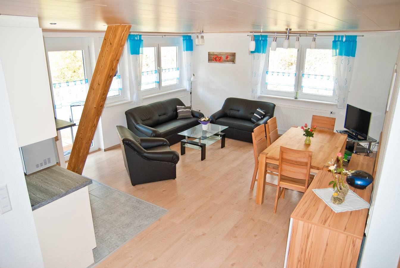 Ganze Wohnung, Ferienwohnung '3' mit Bergblick, Gemeinschaftsgarten und Wlan in Owingen, Region Bodensee-Oberschwaben