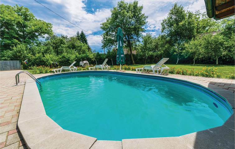 Charmante 150 m² große Wohnung mit Pool, Terrasse und Zugang zum Fluss in Sisak-Moslavina