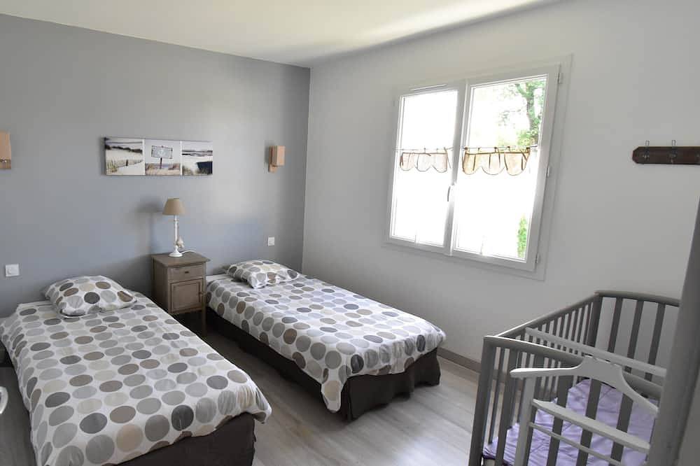 At the foot of the Ile d'Oléron bridge quiet villa not overlooked private parking in Bourcefranc-le-Chapus, Côte de Beauté