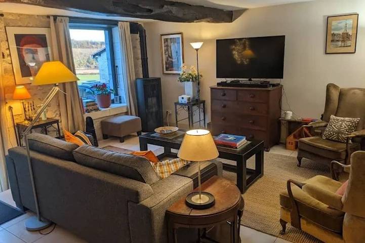 Gîte pour 4 personnes, avec terrasse à Salles-Lavalette
