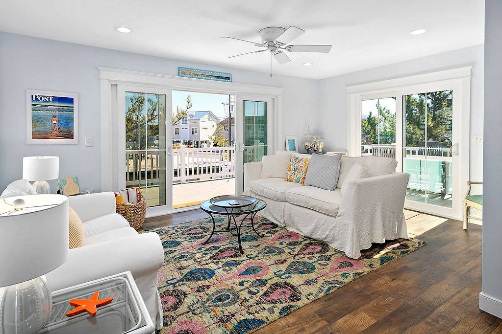Alles neu! 5 Bd, 3 Ba Geräumiges Cottage am Kanal mit 2+ Häuserblocks zum Strand in Fenwick Island, Sussex County (Delaware)