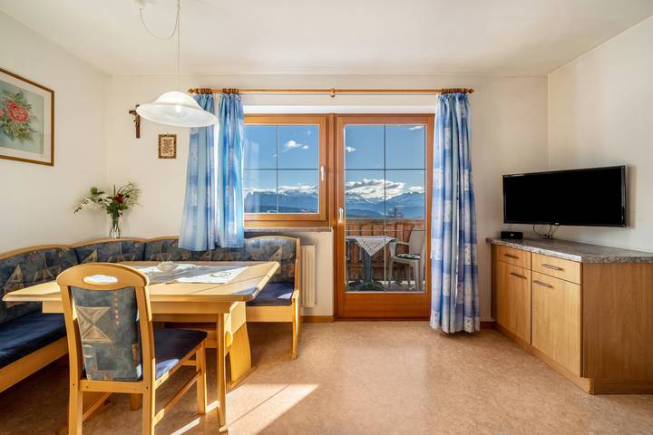 Appartamento intero, Appartamento 'Stücklhof Rose' con vista montagna, giardino comune e Wi-Fi in San Genesio Atesino, Alpi Sarentine