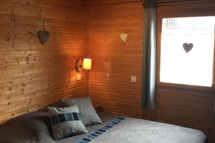 Chalet pour 10 personnes, avec piscine ainsi que balcon et sauna à Saint-François-Longchamp - 2