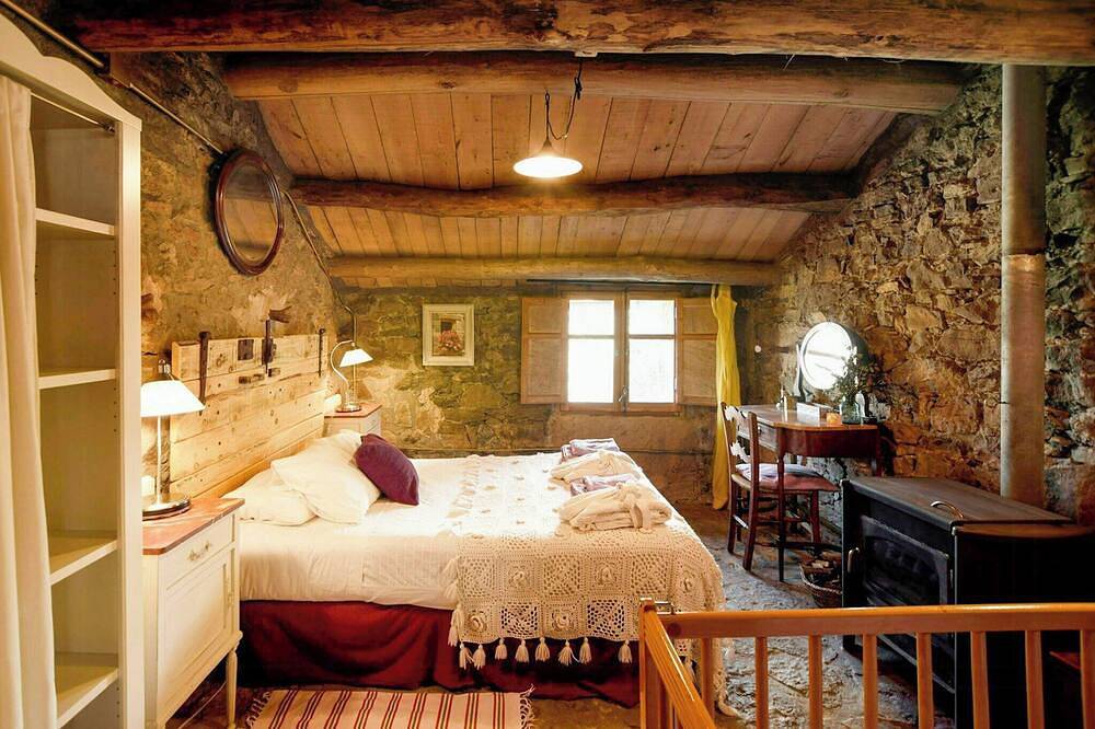 Maison isolée en pierre et en bois, nichée dans la forêt in Coll de Nargó, Province de Lérida
