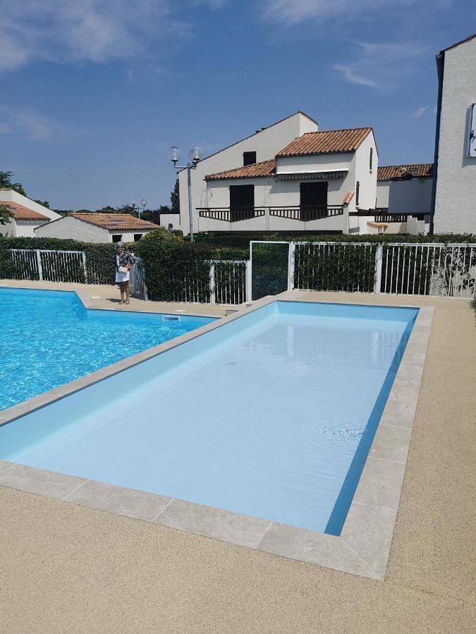 Gîte pour 6 personnes, avec terrasse et piscine dans Courlay Sur Mer - 3