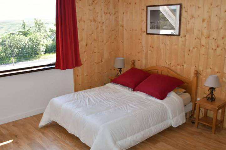 Gîte pour 6 personnes, avec piscine et sauna dans Lac Pavin - 2