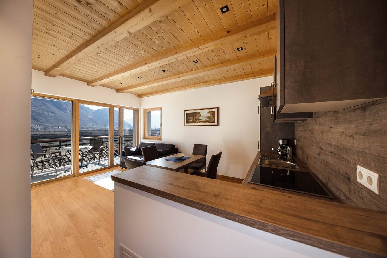Entire apartment, Light-Flooded Apartment "2 Weger" with Panoramic Mountain View, Wi-Fi & Balcony in Andrian, Nonsberg Group