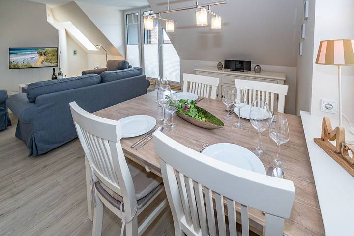 Ganze Wohnung, 3-Zimmer-Ferienwohnung mit Balkon. - nur 300 Meter zum Strand. in Westerland, Sylt (Gemeinde)