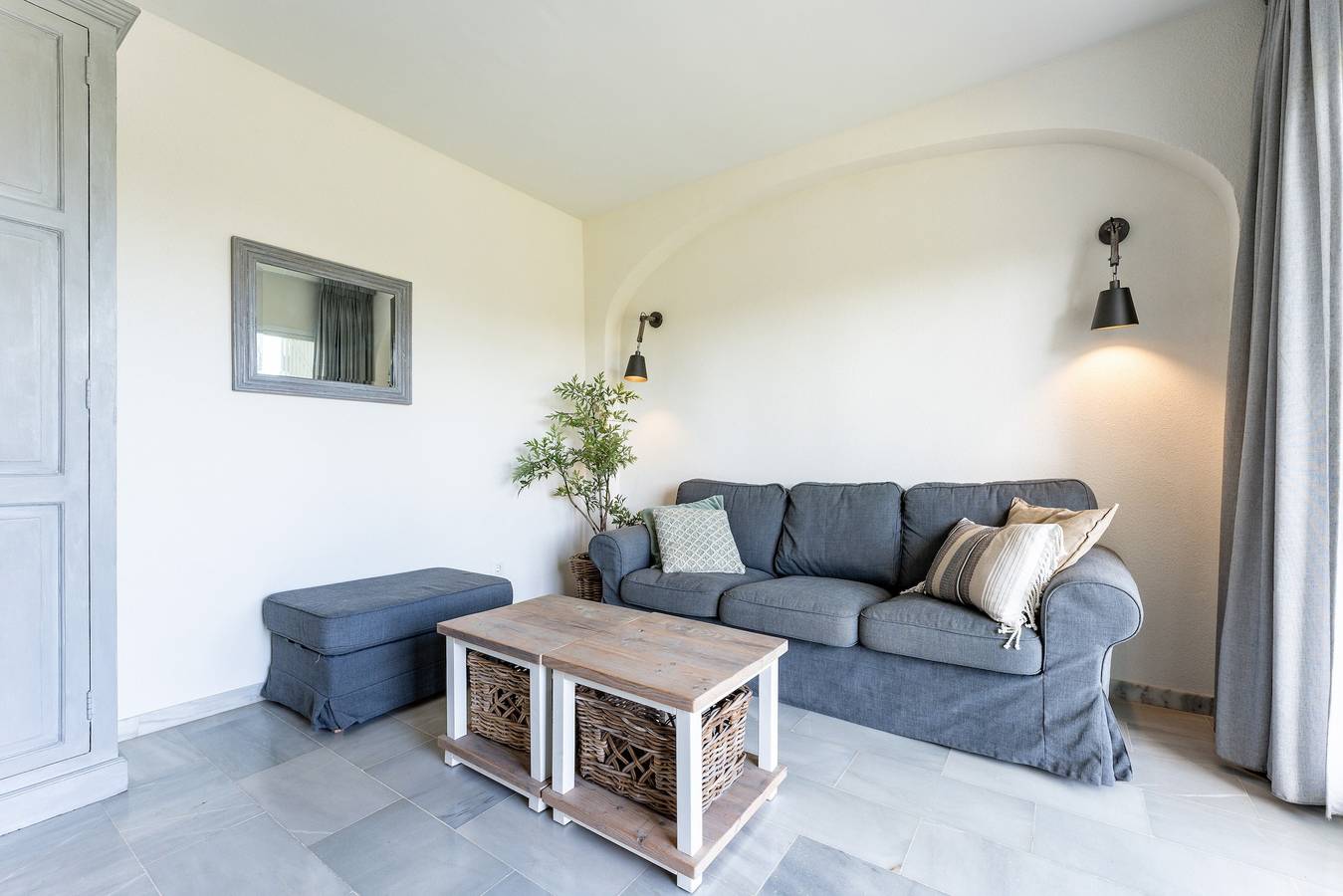 Appartement entier, Appartement de vacances "Casa Feliz" avec piscine partagée, terrasse privée et Wi-Fi in Sitio de Calahonda, Mijas