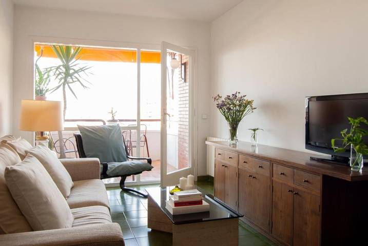 Gîte pour 8 personnes, avec Balcon et Terrasse ainsi que Piscine et Vue à Premià de Mar
