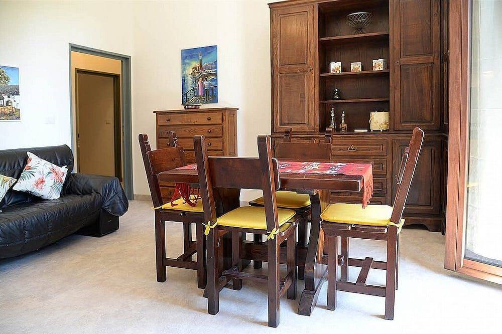 Villa Fattorina Grande: A spacious and welcoming age-old estate surrounded by the greenery, with Free Wi-Fi. in Chiusi, Chianti