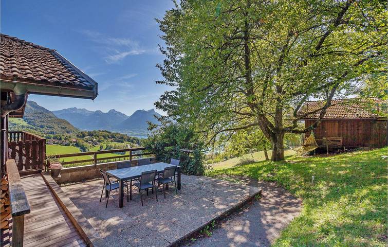 Gîte pour 6 personnes, avec terrasse et vue sur le lac, adapté aux familles dans Talloires-Montmin - 2