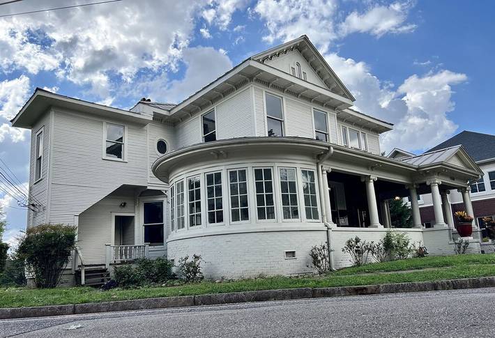 Vacation rental for 16 people, with balcony and yard in Birmingham (AL)