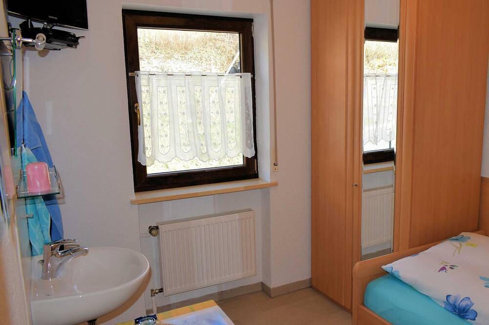 Einzelzimmer (Etagendusche/Wc) - Gästehaus Grau in Egloffstein, Frankenalb