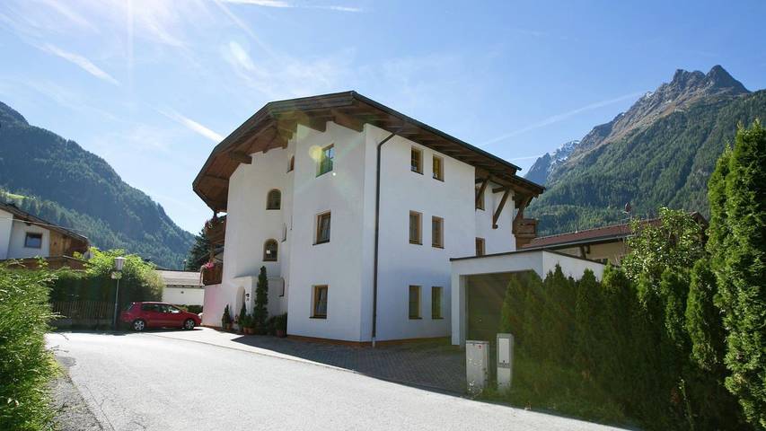 Ferienwohnung für 4 Personen, mit Terrasse in Längenfeld
