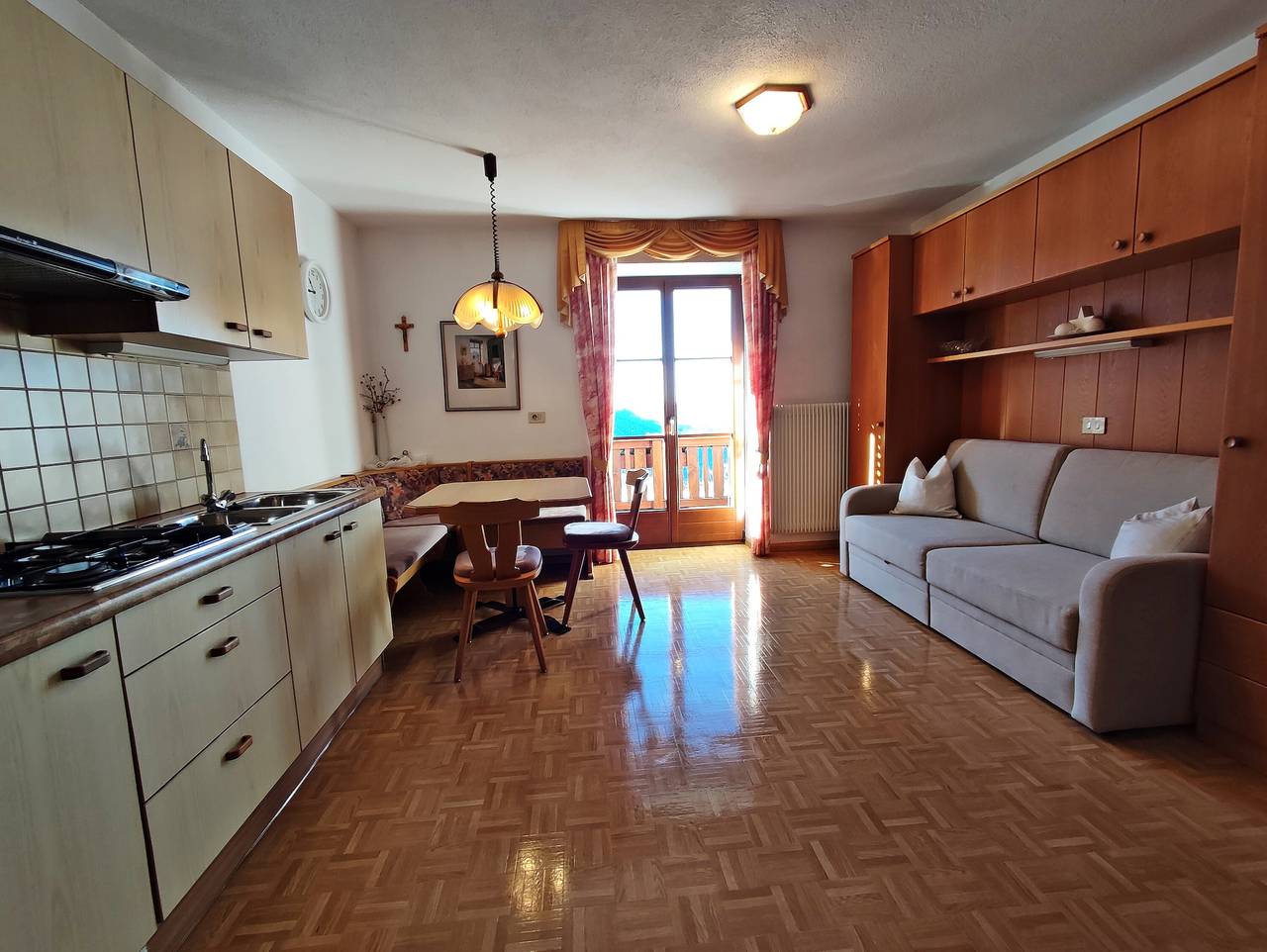 Geheel appartement, Appartement 'Weitblick' met bergzicht, gemeenschappelijk zwembad en wifi in Seis am Schlern, Kastelruth