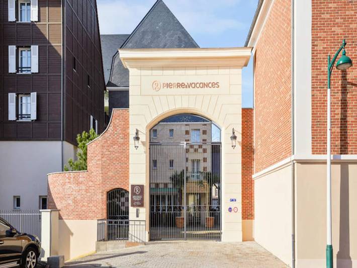 Holiday rental for 6 people, with balcony/terrace and pool as well as balcony, child-friendly in Deauville