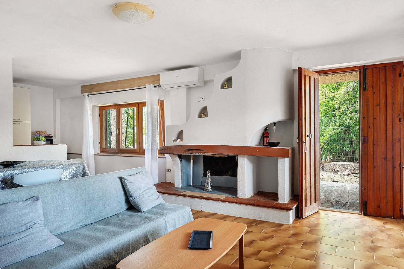 Ganze Wohnung, Apartment 'Zakaria' mit Bergblick, Wlan und Klimaanlage in Foxi Lioni, Tertenia