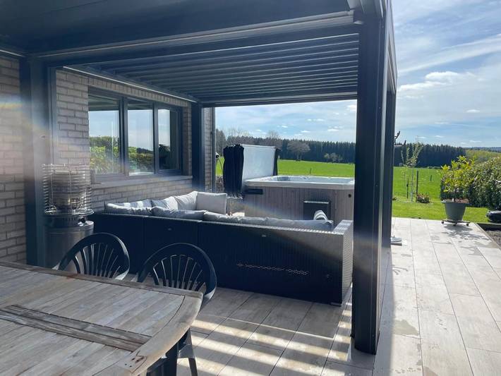 Maison d’hôte pour 4 personnes, avec Jacuzzi et Terrasse ainsi que Jardin et Vue à Malmedy