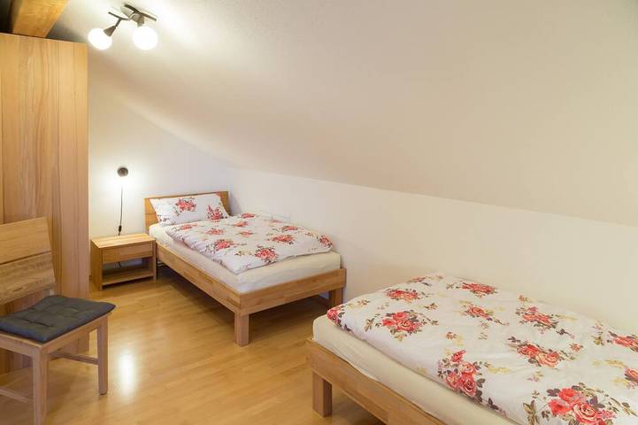 Ganze Wohnung, Familienfreundliche u. ruhige Ferienwohnung zwischen München und Chiemsee in Glonn, Oberbayern