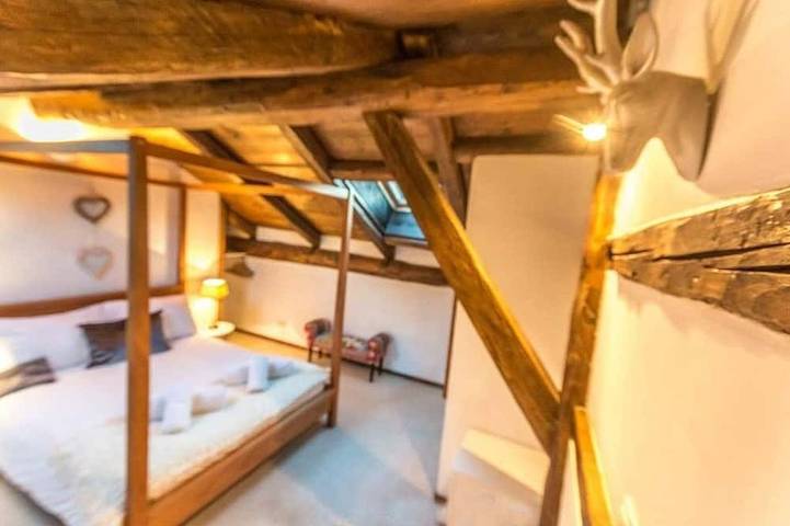 Unique character chalet in central Samoens, 2 bedrooms, sauna, log fire, terrace in Samoëns, Region Bonneville
