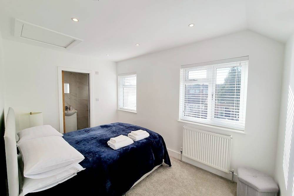 Exclusive Palm House,  Nature, Amenities, Garden in Thorpe Park, Surrey