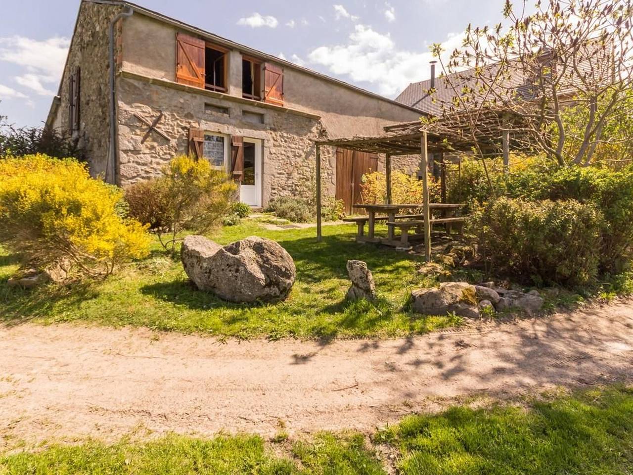 Ruhiges Haus im Morvan, ideal für Wanderungen und Wassersport in Marigny-l'Église, Naturpark Morvan