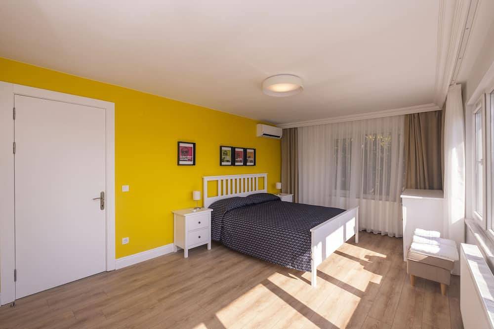 Appartamento intero, Contemporary Waterfront Apt. with a Stunning View in Beyoğlu, Istanbul